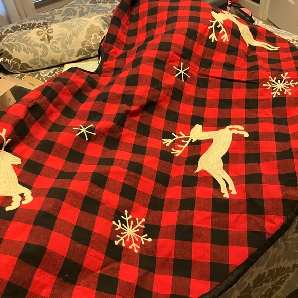 Buffalo check tree skirt - Picture 1 of 3